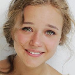 Lyubov Konstantinova 飾演 Masha Grigoryeva