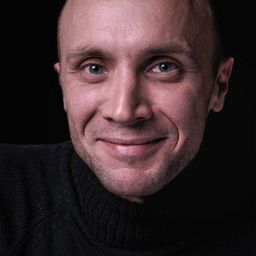 Aram Karakhanyan 飾演 Sergeant Melikov