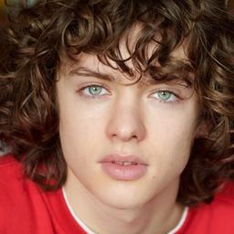 Manuel Santos Gelke 飾演 Karl