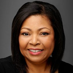 Candus Churchill 飾演 Irene Parcell