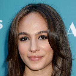 奧羅拉·佩里紐 飾演 Giselle Hammond