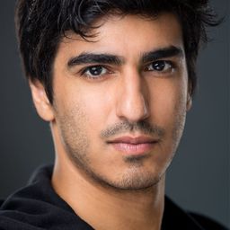 德揚·羅約拉 飾演 Jay Frick