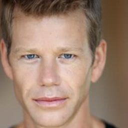 Shawn Mathieson 飾演 Aaron Sandbo