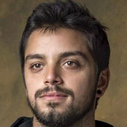 羅德里戈西馬斯 飾演 Gabriel