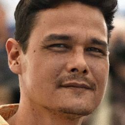 Matahi Pambrun 飾演 Matahi