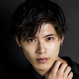 町山博彥 飾演 Banri Niwa