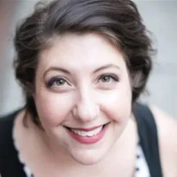 愛希莉·艾金森 - 珍愛姐妹情演員 飾演Becky