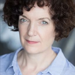 Olwen May 飾演 Rebecca