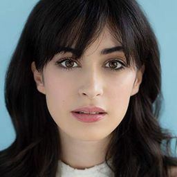 Justine Cotsonas 飾演 Jasmin