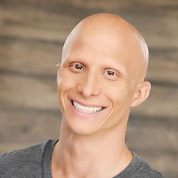 Mike Perfetuo 飾演 Grimm