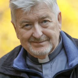 Zbigniew Lesień - 生命的烙印演員 飾演Sociologist