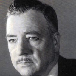 Frank LaRue 飾演 Kelly