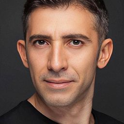 邁萊特·圖哈克 飾演 Aziz