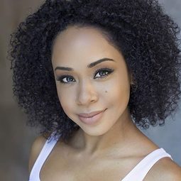 Latonya Williams 飾演 Organizer