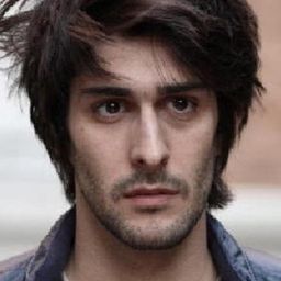 Julien Honoré 飾演 Virgile