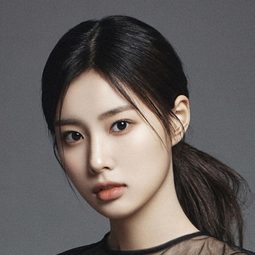 姜惠元 飾演 Herself