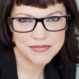 Sadie Rogers - Black Box演員 飾演Becca