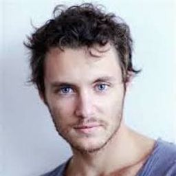 Théo Frilet 飾演 Léo (voice)