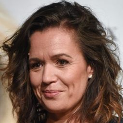 Delphine Gleize 飾演 Catherine