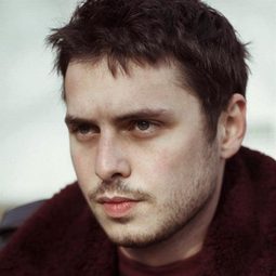 Gauthier Battoue 飾演 Sergueï (voice)