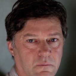 Wayne Foskett 飾演 David Sewell