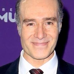 Odiseo Bichir 飾演 Dr. Pardo