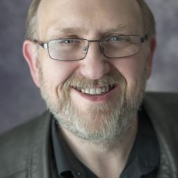 Lee Braithwaite 飾演 Photographer