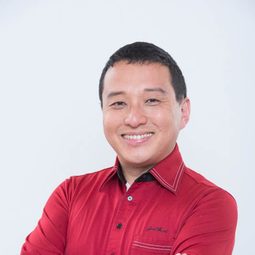 政岡泰志 飾演 