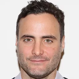 多米尼克·福穆薩 飾演 George