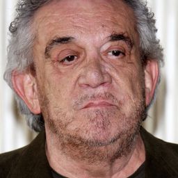 吉亞尼·卡維納 飾演 Piero Giardina