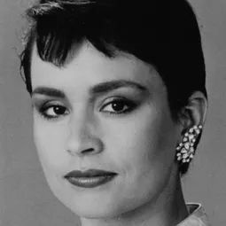 黛安·薇諾拉 - 羅密歐與茱麗葉演員 飾演Gloria Capulet