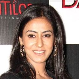 Nivedita Bhattacharya 飾演 News Reporter Kamya