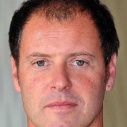 Pietro Sermonti 飾演 Alessandro