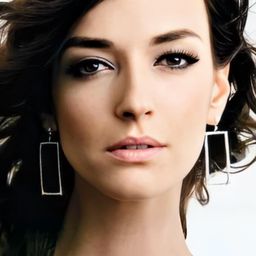 絲瑪·席姆賽克 飾演 Zeren