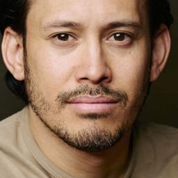 Eli Burbage 飾演 Lance