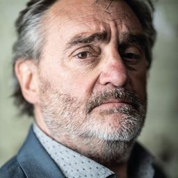 Michiel Kerbosch 飾演 Rector