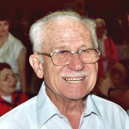 Clarence Nash 飾演 Donald Duck (voice) (uncredited)