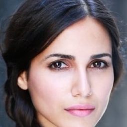 Yasmine Aker - 12壯士演員 飾演Teacher