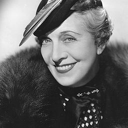 Cecil Cunningham - Mr. Deeds Goes to Town演員 飾演(uncredited)