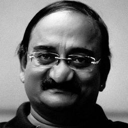 R.S. Shivaji - 英勇讚曲演員 飾演Anantha Narayanan's PA