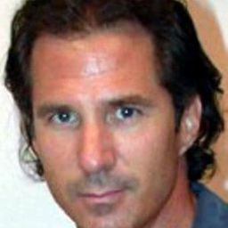 Scott Styles 飾演 Pembroke