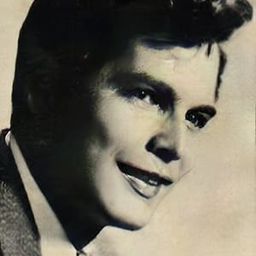 Ric Rodrigo 飾演 Guerrilla Commander