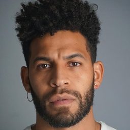 Drayson Menezzes 飾演 Alexandre