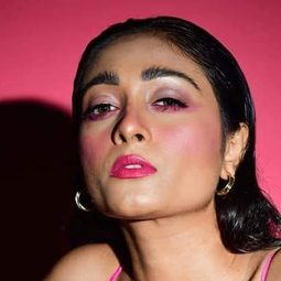 薩塔魯帕·派恩 飾演 Paroma Ghosh, from Kolkata