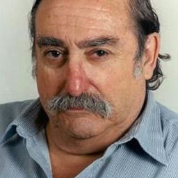 Alfred Lucchetti 飾演 El Obispo