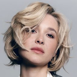 伊莎貝爾·梅 - 嚇嚇朱莉演員 飾演Taylor