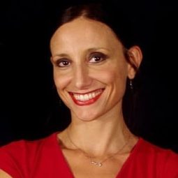 Alessandra Fazzino - 金色大門演員 飾演Santa