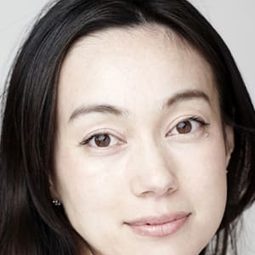 佐伯日菜子 飾演 