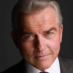 Nigel Barber - 重返鐵達尼演員 飾演Self - Narrator (voice)