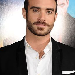 約書亞·薩塞 飾演 Jacques